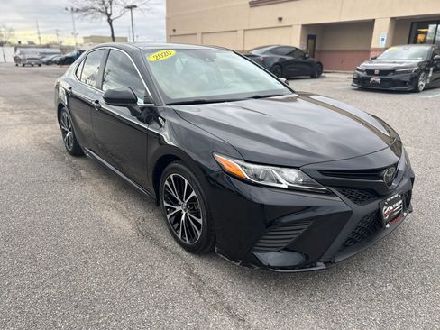 Used 2020 Toyota Camry SE FWD image 6