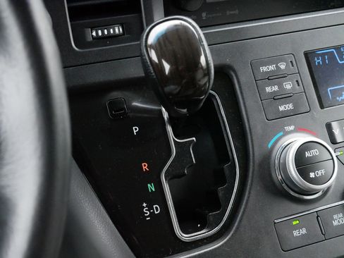 Used 2016 Toyota Sienna XLE image 24