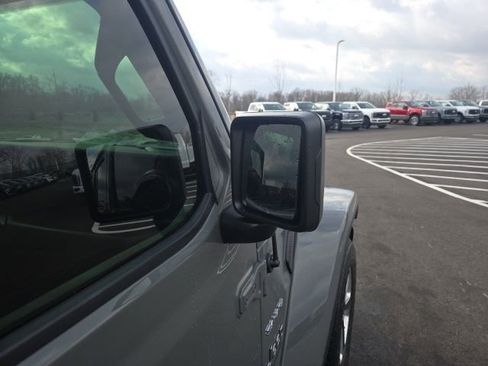 Used 2020 Jeep Wrangler Unlimited Sahara image 8