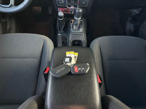 Used 2025 Jeep Gladiator Willys image 21