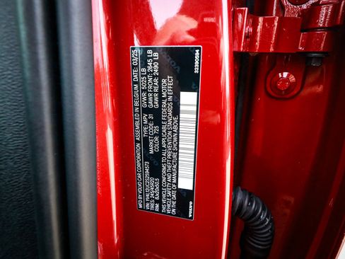 Used 2025 Volvo XC40 B5 Plus image 35