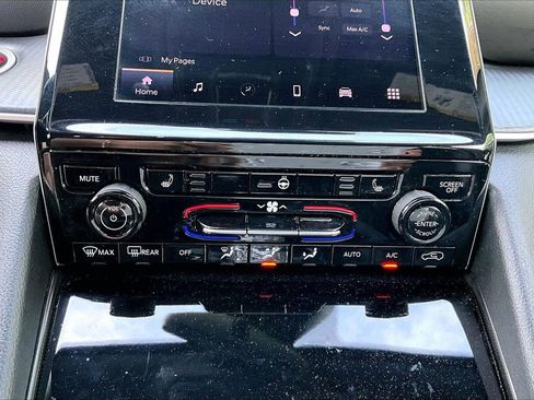 Certified 2024 Jeep Grand Cherokee Altitude AWD/4WD image 16