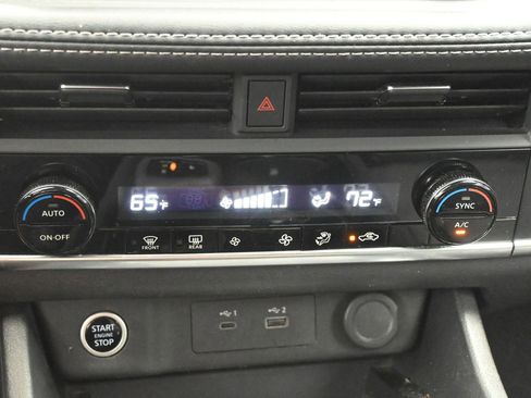Certified 2023 Nissan Rogue SV FWD image 16