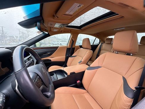 Used 2024 Lexus ES 350 w/ Premium Package image 10