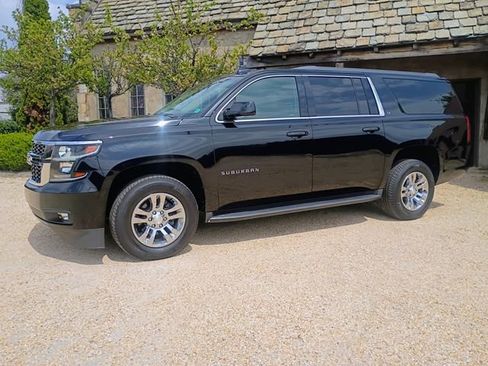 Used 2017 Chevrolet Suburban LT image 5