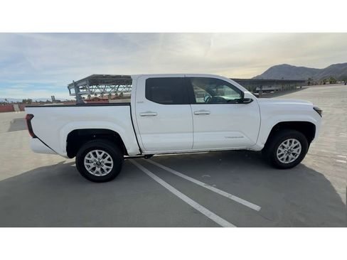 Used 2025 Toyota Tacoma SR5 image 9