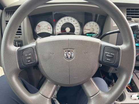 Used 2011 Dodge Dakota Big Horn image 2