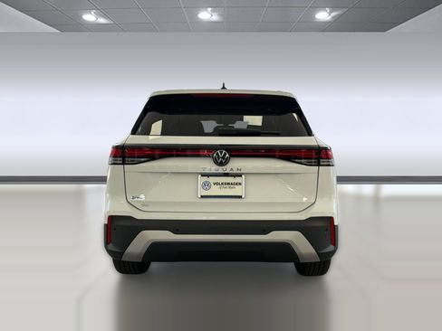 New 2026 Volkswagen Tiguan SE FWD image 10