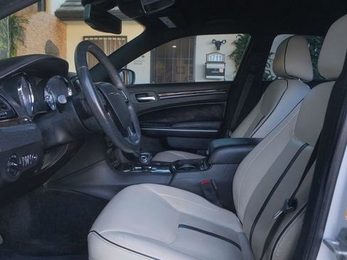 Used 2013 Chrysler 300 Motown image 14