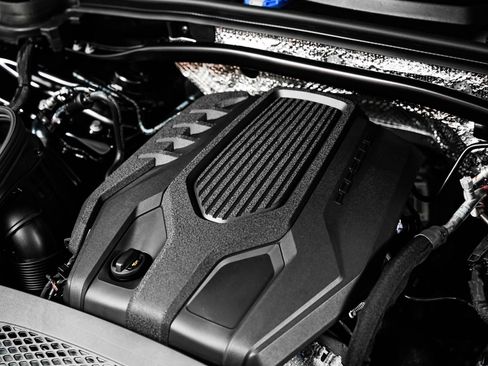 New 2026 Porsche Macan AWD/4WD image 13