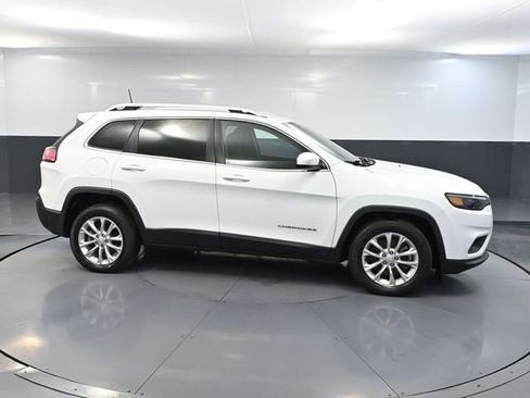 Used 2019 Jeep Cherokee Latitude w/ Popular Appearance Group image 4