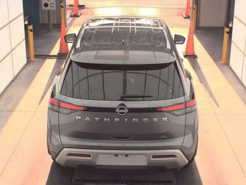 Certified 2025 Nissan Pathfinder SL FWD image 9