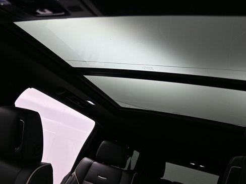 Used 2025 Cadillac Escalade ESV Premium Luxury image 12