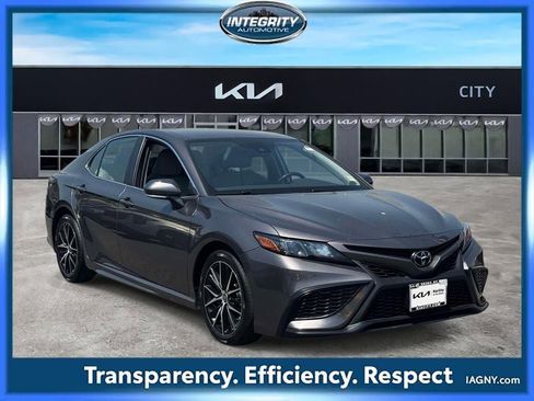 Used 2023 Toyota Camry SE AWD/4WD image 1