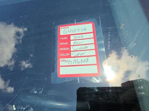 Used 2022 Kia Sorento S w/ Panoramic Sunroof Package FWD image 11