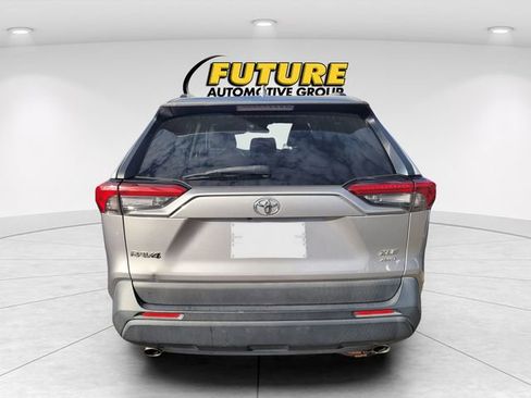Used 2019 Toyota RAV4 XLE AWD/4WD image 4