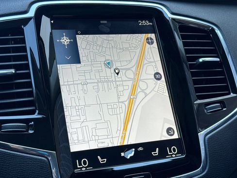 Used 2017 Volvo XC90 T6 Momentum w/ Vision Package image 20