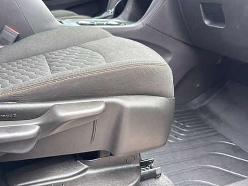 Used 2021 Chevrolet Equinox LT FWD image 25