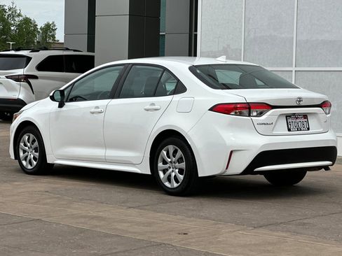 Certified 2022 Toyota Corolla LE image 6