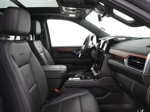 Used 2025 GMC Yukon Denali w/ Denali Reserve Package image 13