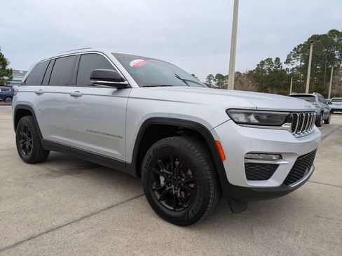 Used 2022 Jeep Grand Cherokee Limited image 2