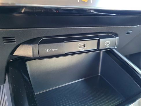 Used 2025 Kia Niro LX image 15