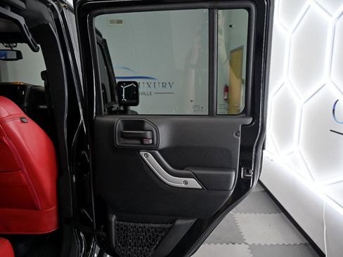 Used 2018 Jeep Wrangler Unlimited Rubicon w/ Cold Weather Group image 37