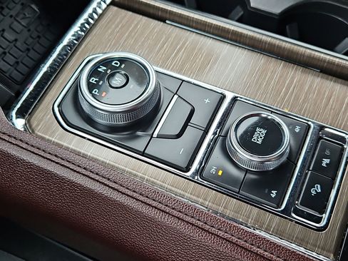 Used 2024 Ford Expedition Limited image 17