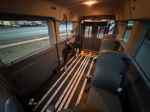 Used 2018 Ford Transit 150 XL image 19