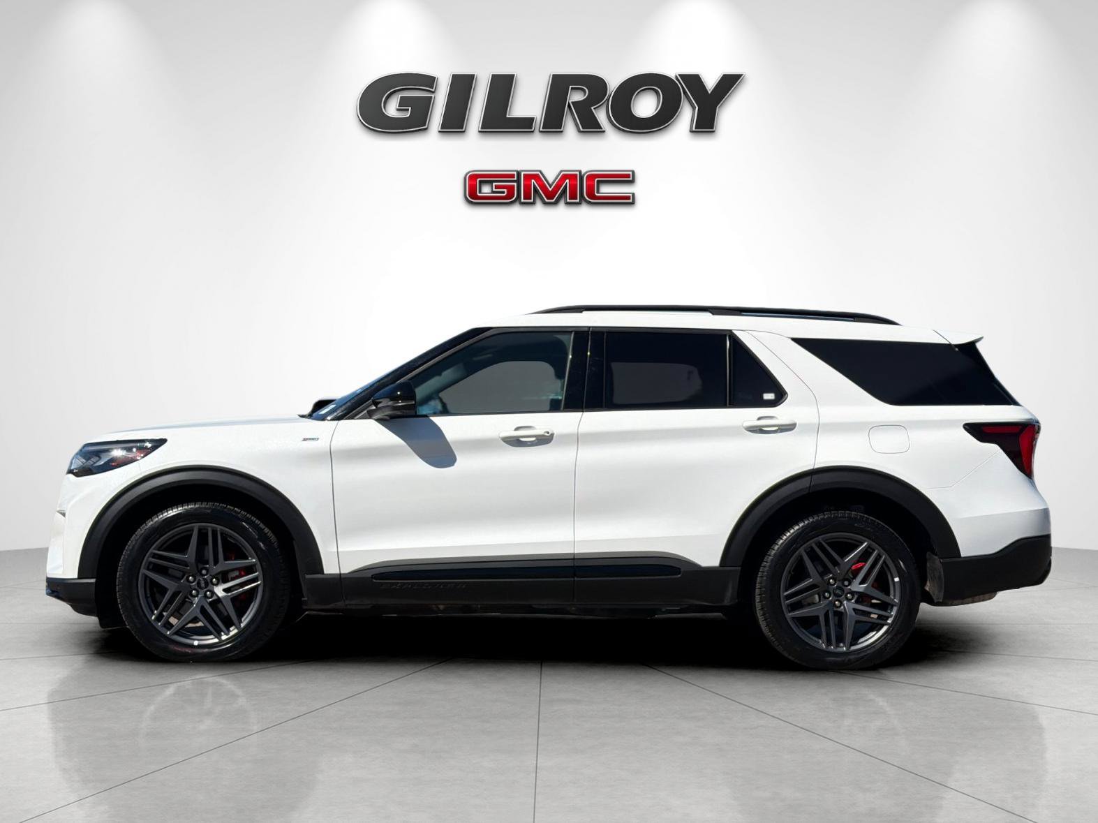 Used 2025 Ford Explorer ST-Line w/ ST-Line Street Pack AWD/4WD image 6