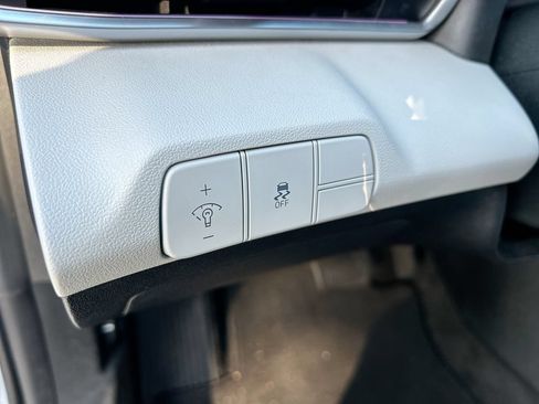Used 2024 Hyundai Elantra Limited FWD image 14
