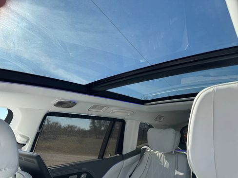 Used 2024 Mercedes-Benz Maybach GLS 600 4MATIC image 24