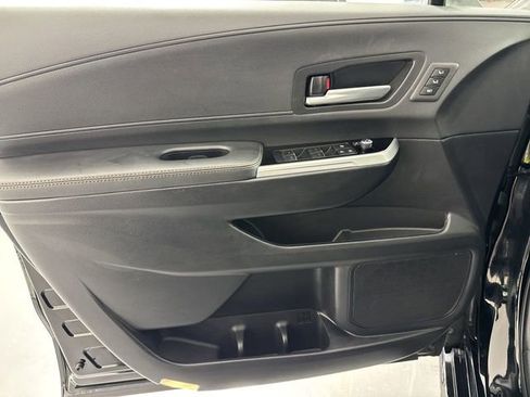 Used 2025 Toyota Sienna Platinum image 21