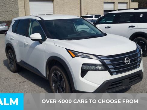 Used 2024 Nissan Rogue SV image 2