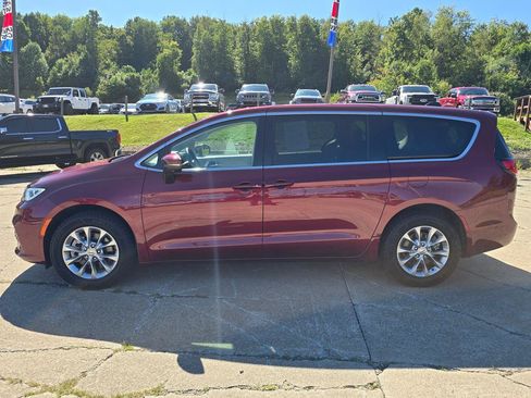 Used 2023 Chrysler Pacifica Touring-L AWD/4WD image 6