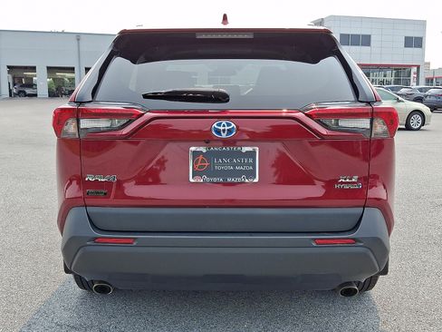 Certified 2021 Toyota RAV4 XLE w/ XLE Grade Weather Package AWD/4WD image 6