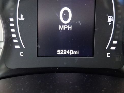 Used 2020 Jeep Renegade Latitude FWD image 12