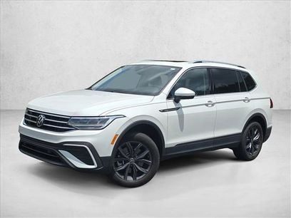 Used 2023 Volkswagen Tiguan SE w/ Panoramic Sunroof Package