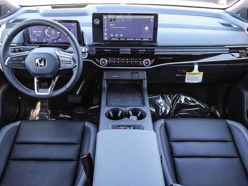 Certified 2025 Honda Prologue Elite image 12