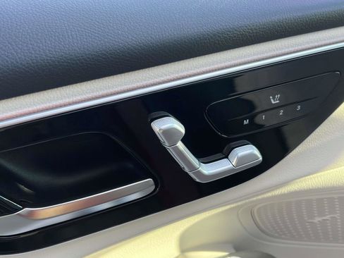 Used 2025 Mercedes-Benz GLC 300 4MATIC image 25