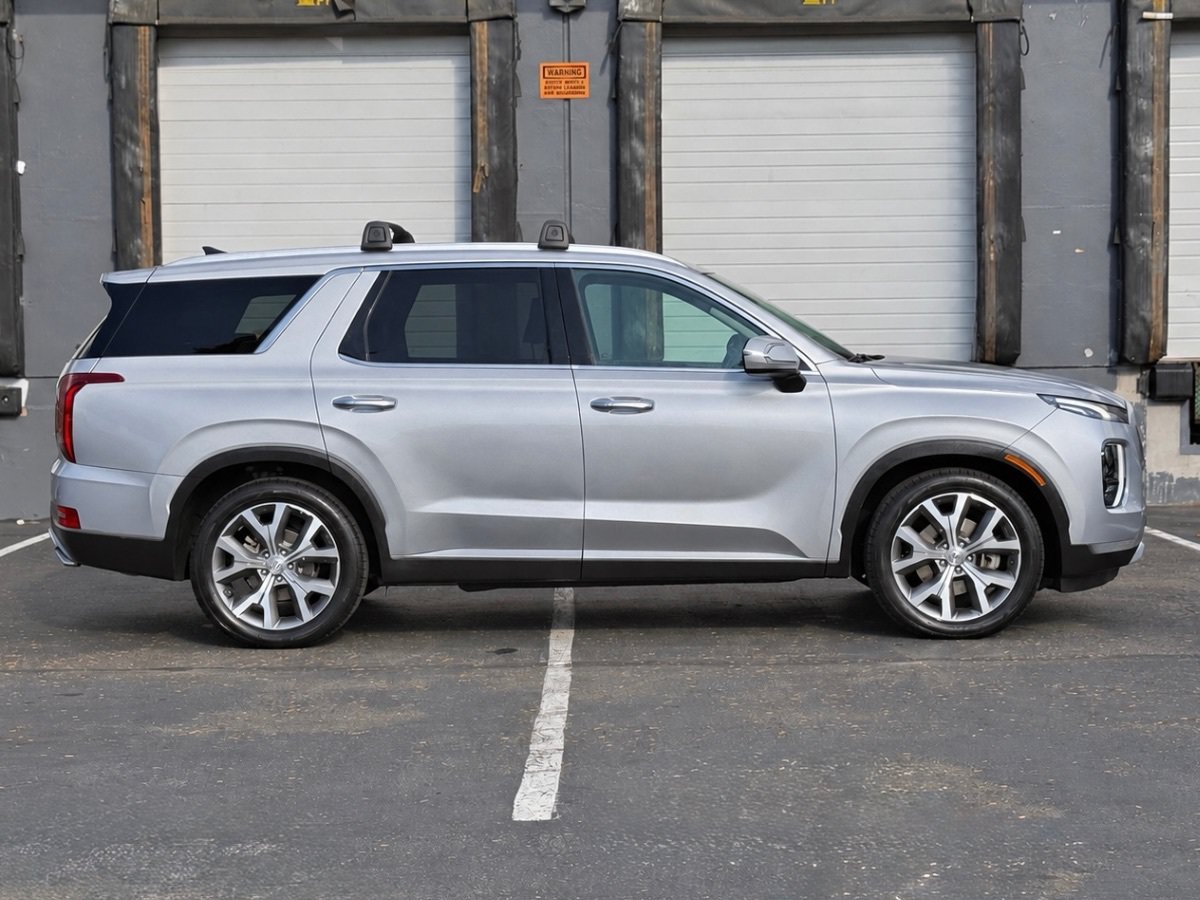 Used 2022 Hyundai Palisade SEL w/ 8P Bench Seat Package FWD image 2