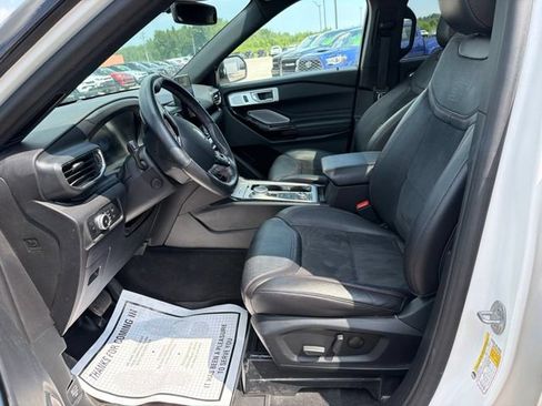 Used 2023 Ford Explorer ST w/ Technology Package AWD/4WD image 4