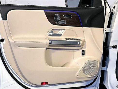 New 2026 Mercedes-Benz GLB 250 4MATIC image 11