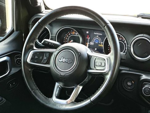 Used 2022 Jeep Gladiator Overland w/ Popular Equipment Package AWD/4WD image 27