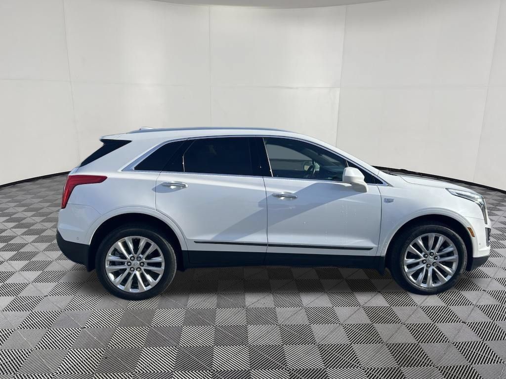 Certified 2017 Cadillac XT5 Platinum w/ Driver Assist Package AWD/4WD image 6