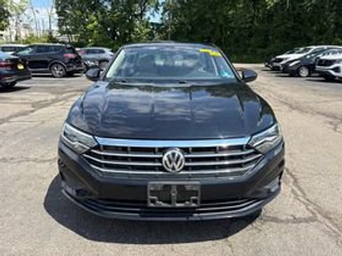Used 2019 Volkswagen Jetta SE w/ Cold Weather Package FWD image 3