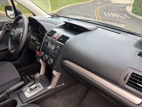 Used 2014 Subaru Forester 2.5i AWD/4WD image 27