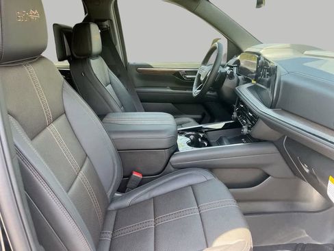 New 2026 Chevrolet Suburban High Country AWD/4WD image 9