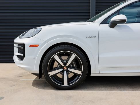 New 2025 Porsche Cayenne S image 11