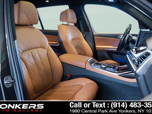 Used 2023 BMW X7 xDrive40i w/ M Sport Package AWD/4WD image 21